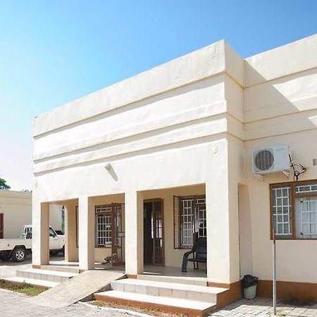 Nkanga Hotel Kasane Buitenkant foto